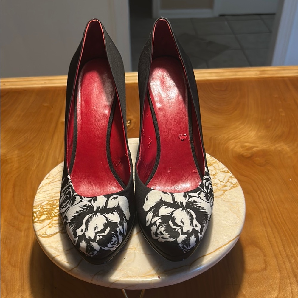 Nine West Red and Black Stiletto Heels - Picture 2 of 7
